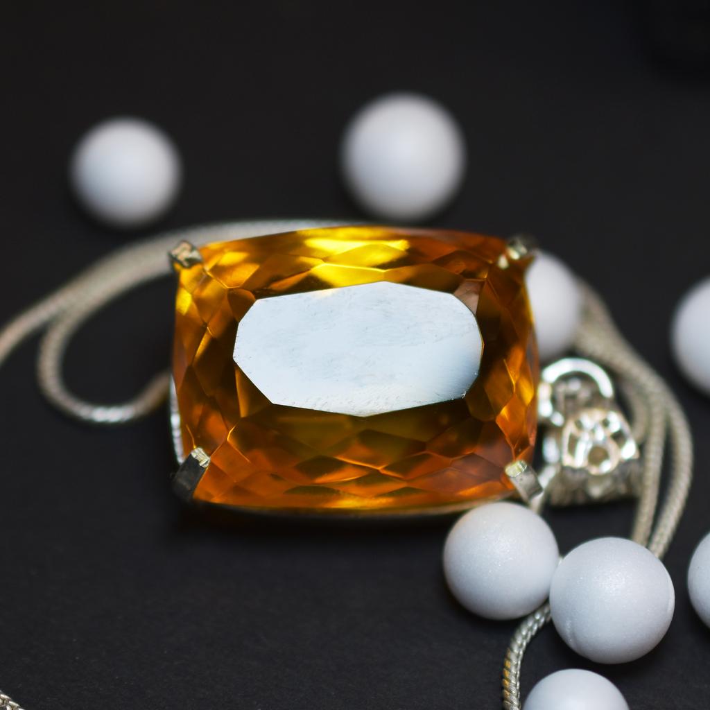 Přívěsek s oranžovým safírem Stříbro 925 Polštář 132,60 Ct Drahokamy CERTIFIKOVANÝ MY-401-K