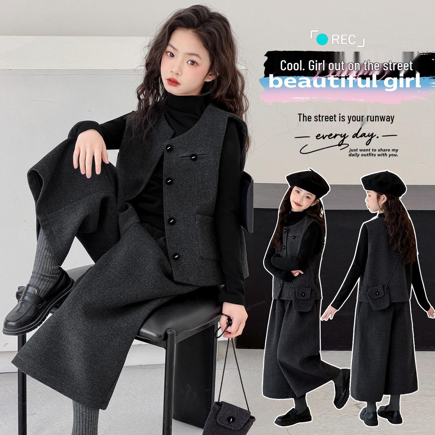 

Девочковый французский шикарный комплект из трех предметов: Шерстяной жилет, базовая рубашка и брюки клеш на весну/осень 2026 года. 140cm