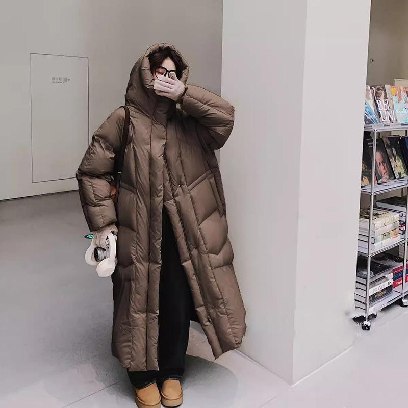 High-end Big Quilt Down Jacket Women's Long 2025 Winter Fashion Thickened Over the Knee Loose Meat Jacket Tide