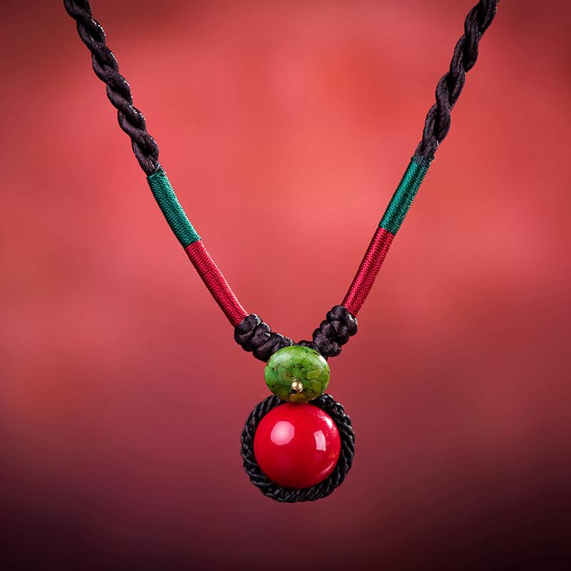 Hand-woven neck chain, red ball beads, women's simple short necklace, retro versatile accessories, red bean collarbone chain.
