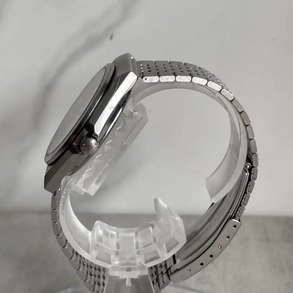 SEIKO Spirit herringbone dial wristwatch day-date