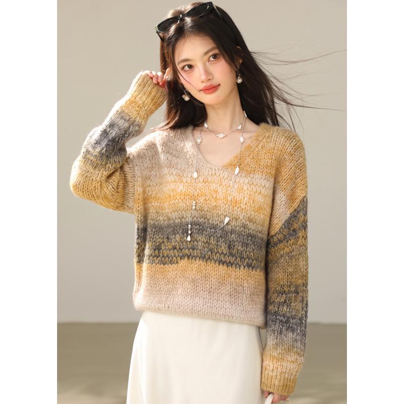 Retro V-neck Knit Pullover Sweater - High-end, Relaxed Fit for Petite Sizes