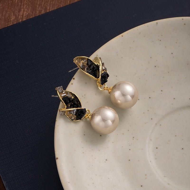 Xiaoxiangfeng Gradual Change Color Earrings Crystal Leaves Round Bead Earrings Korean Fashion Personality Design Sense Light Luxury Stud Earrings