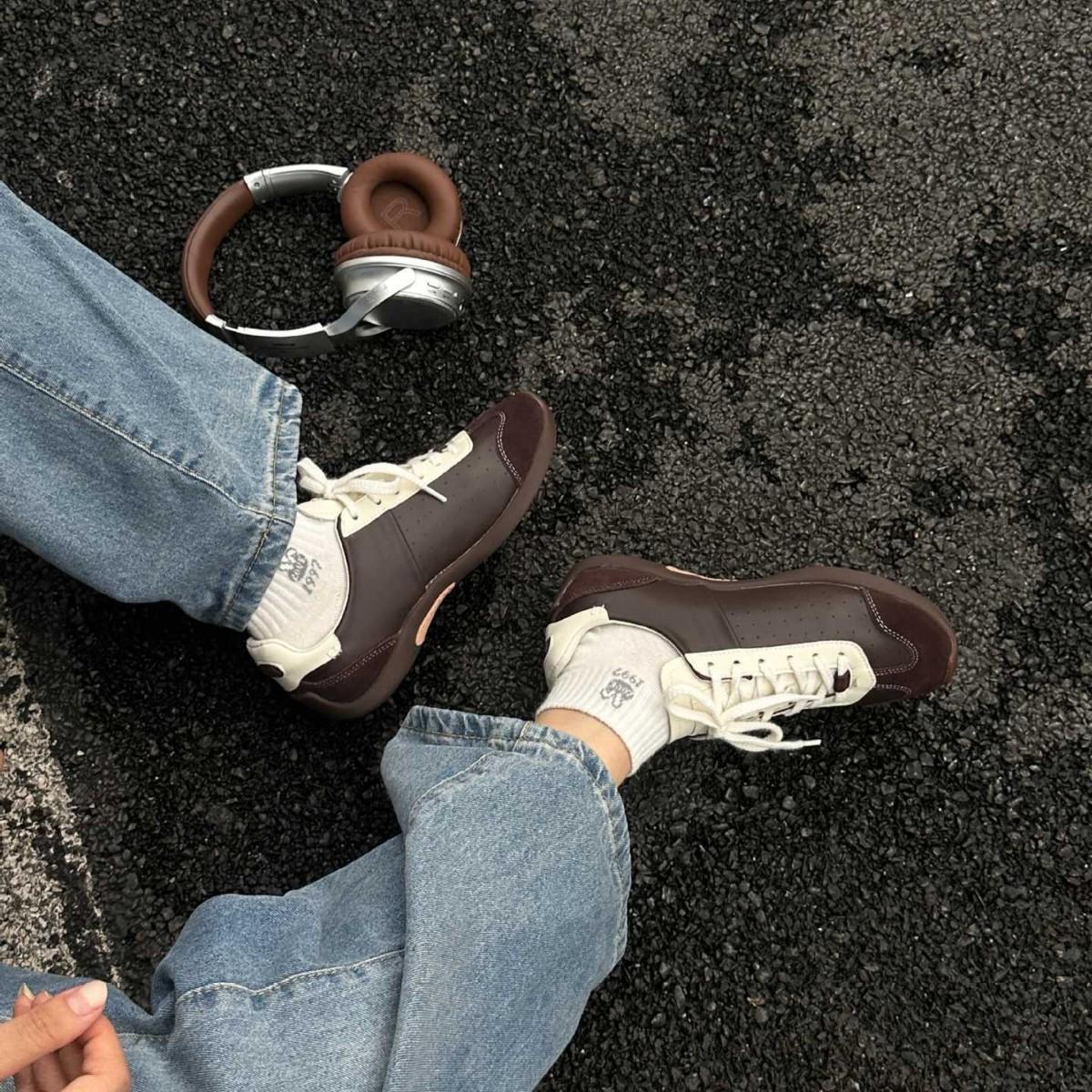 

Retro round head contrasting color casual versatile lace-up sports style board shoes women s college style comfortable flat-bottomed ballet training 40 коричневый