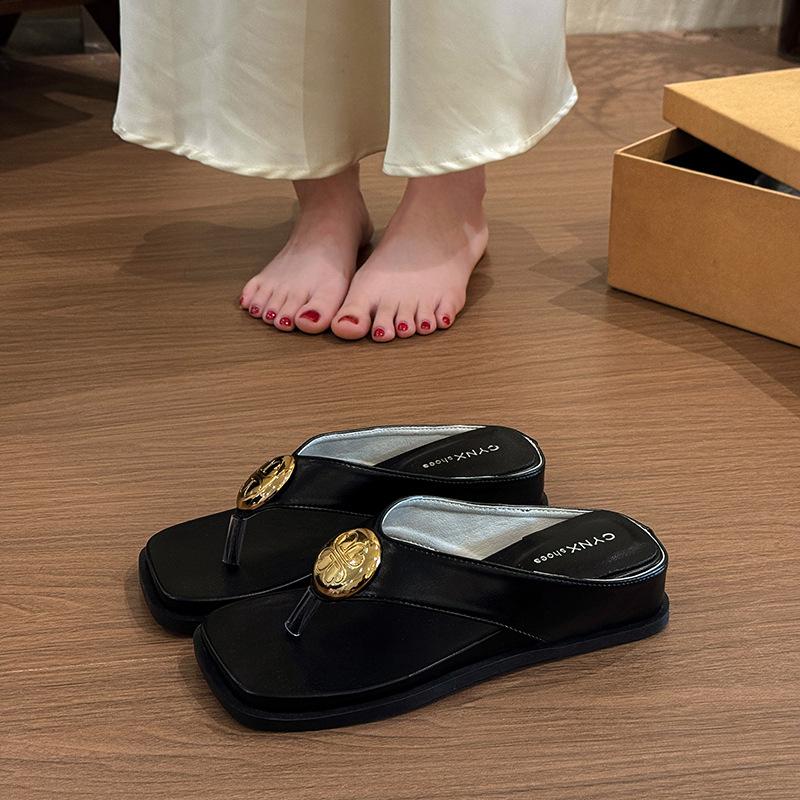 French heightening metal round buckle toe flip-flops shoes for women to wear in summer, super fire is not tired, foot slope heel cool slippers for