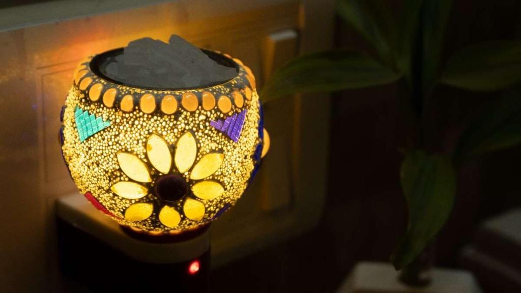 Swarajya India Glas Kampferreiniger | Elektrischer Kampferdiffusor für Puja, Aromatherapie & Luftreinigung | Elegantes spirituelles Design | Flammelos