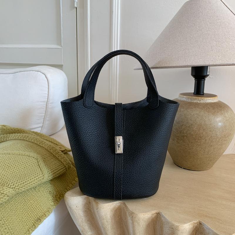 

Модная овощная корзина сумка-ведро женская 2025 осень новая высокоценная сумка на плечо простая однотонная нишевая сумка-мессенджер