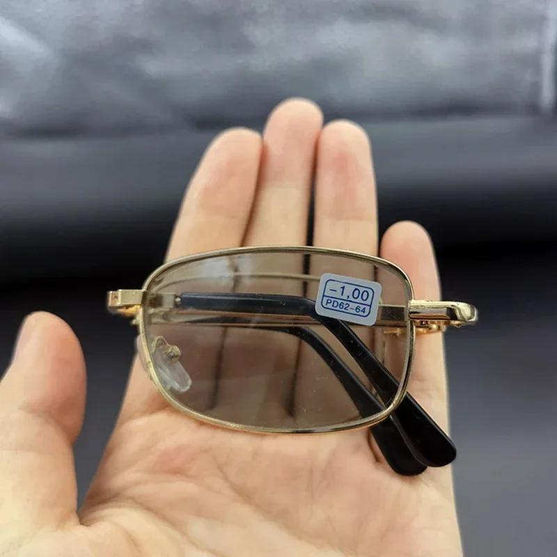 New Metal Frame Photochromic Myopia Eyewear For Men Ultra Light Portable Near Sight Eyeglasses Color Changing Glasses To -4.0
