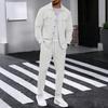 Completo casual da uomo autunnale europeo con giacca a maniche lunghe a nido d'ape e pantaloni