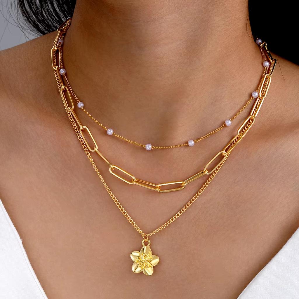 4Pcs/Set Shiny Shell Starfish Conch Flower Necklaces for Women Simple Imitation Pearl Gold Color Pendant Necklace Female Jewelry