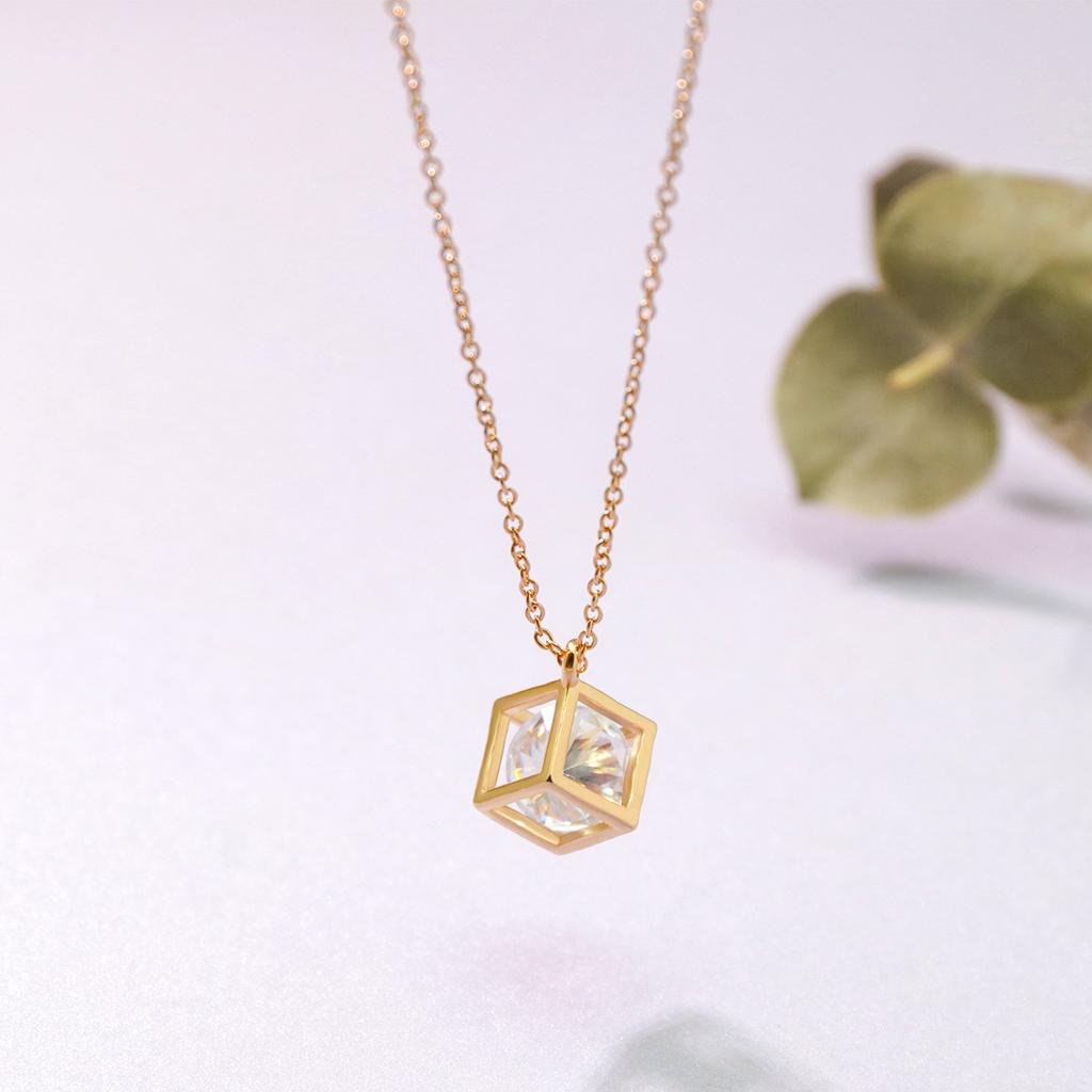 Light Luxury Versatile Fashion Love Cube Zircon Square Pendant Necklace High-end Collarbone Chain Women's Jewelry