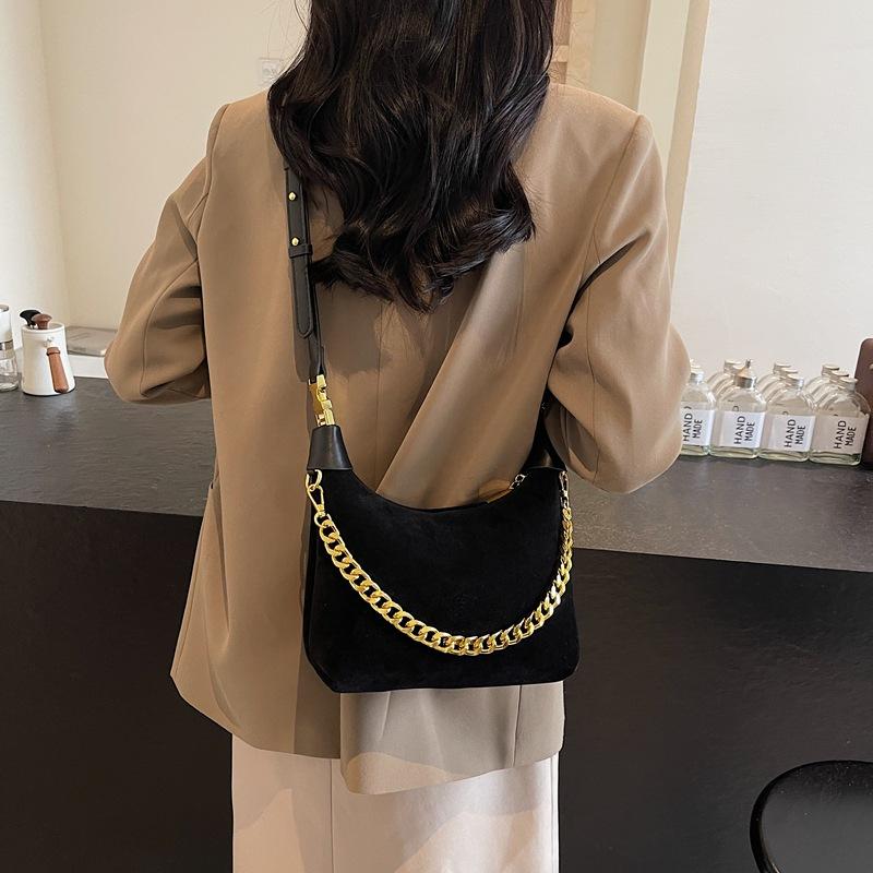 This Year, the Popular Chain Small Bag Women's 2025 New Fashion Portable Dumpling Bag Spring and Summer Versatile Commuter Messenger Bag
