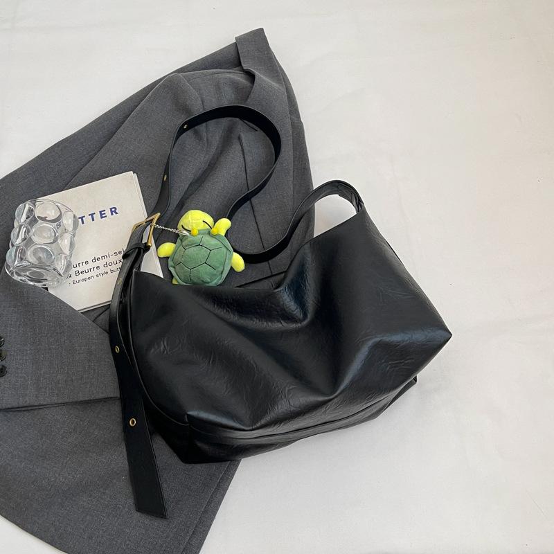 

Корейская ретро-сумка-тоут 2024 года, осень-зима, новая персонализированная модная популярная высококачественная сумка-мессенджер на одно плечо для женщин Without hanger чёрный