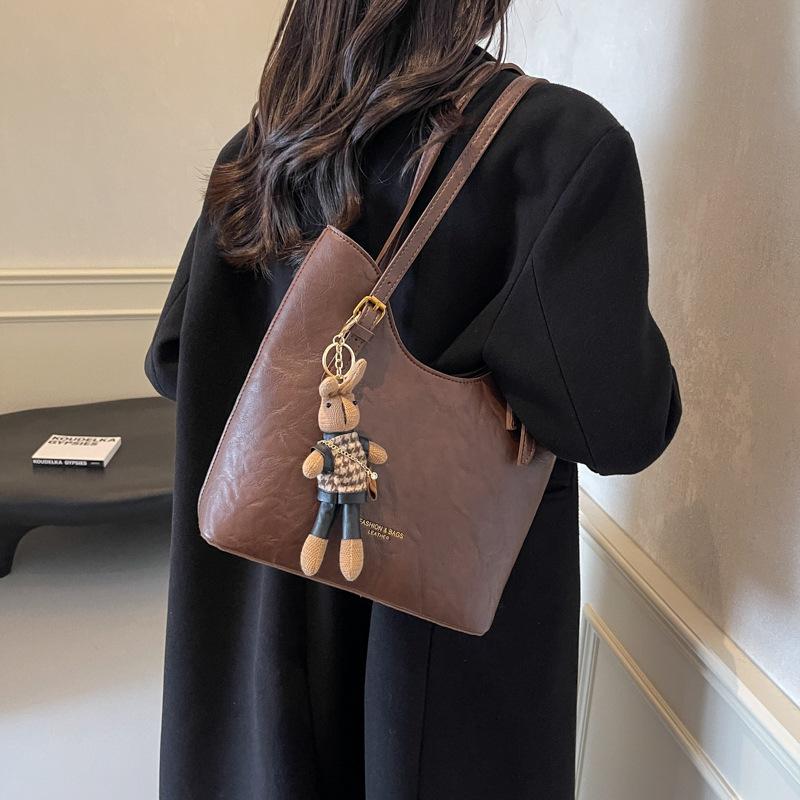 Large capacity retro underarm women's bag 2025 new trendy autumn and winter fashion shoulder bag casual class commuter tote bag