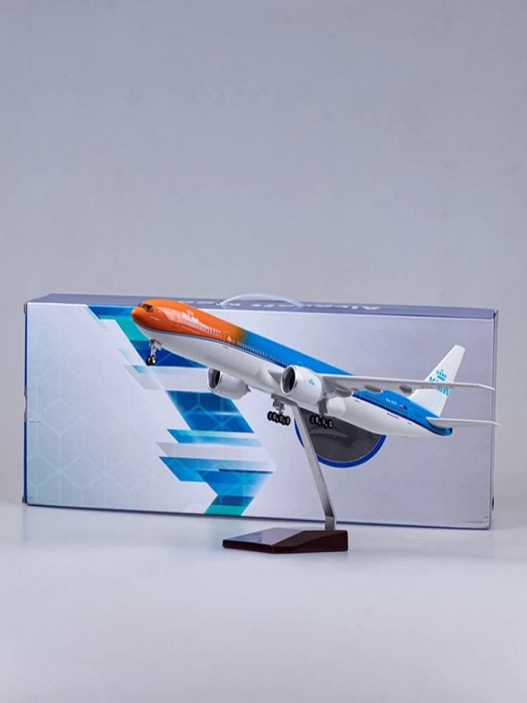 1:157 Scale Large Model Airplane 777 Holland KLM B777 Plane Models Diecast Airplanes with LED Light for Collection or Gift