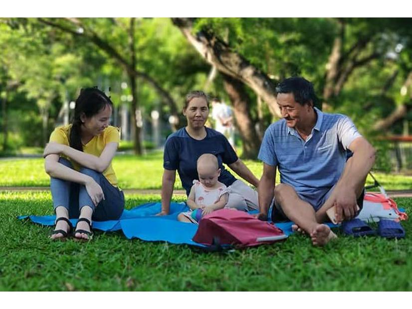 Waterproof Foldable Picnic Mat - Polyester Plaid Beach & Camping Mat, Moisture-Proof and Anti-Slip
