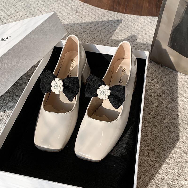 

Xiaoxiangfeng single shoes women s shoes thick heel square head high heels bow French camellia white Mary Jane shoes niche 40 бежевий