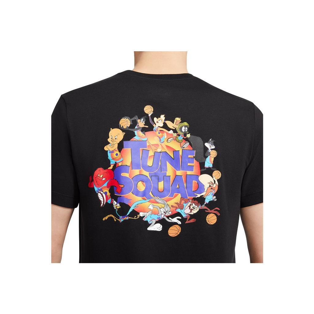 Nike Pánske tričko s krátkym rukávom a okrúhlym výstrihom, čierne, s potlačou kresleného filmu Space Jam na zadnej strane, DH3826-010