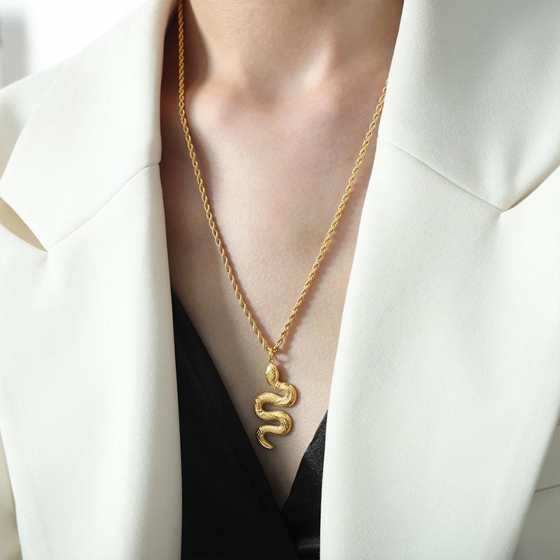 18K Gold Empress Dowager Snake Pendant Necklace, Titanium Steel Twisted Chain, Hip Hop Collarbone Jewelry.