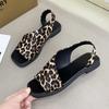Sandalen mit Leopardenmuster für Damen, Sommer Neu Übergröße Fischmaul Quadratische Zehe Hinten Leer Modische Dicke und Niedrige Absätze Sandalen Trendig