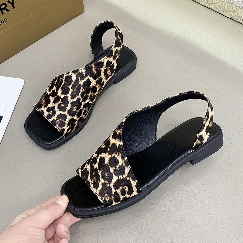Sandalen mit Leopardenmuster für Damen, Sommer Neu Übergröße Fischmaul Quadratische Zehe Hinten Leer Modische Dicke und Niedrige Absätze Sandalen Trendig