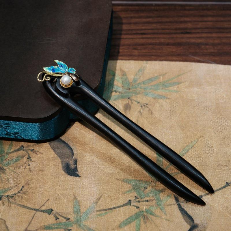 Elegant Ebony Flower Hairpin for Women – Ancient Style, High-End Feel, Simple Chinese Design, Perfect for Daily Use.