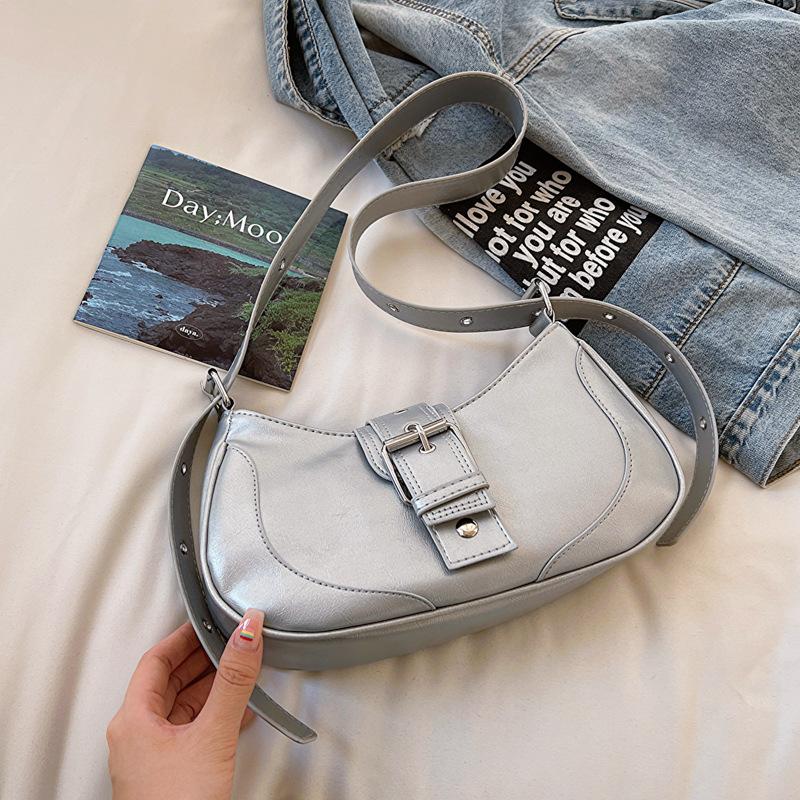 

2025 new solid color underarm bag women s French niche design women s bag popular versatile small square bag fashion shoulder bag серебряный