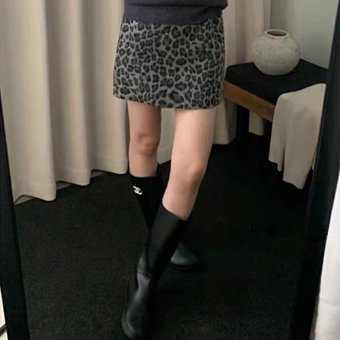 

Leopard Print Wool High-Waisted A-Line Skirt - Coffee-Colored, Hip-Hugging, Petite Flattering Style for Fall/Winter M сірий колір