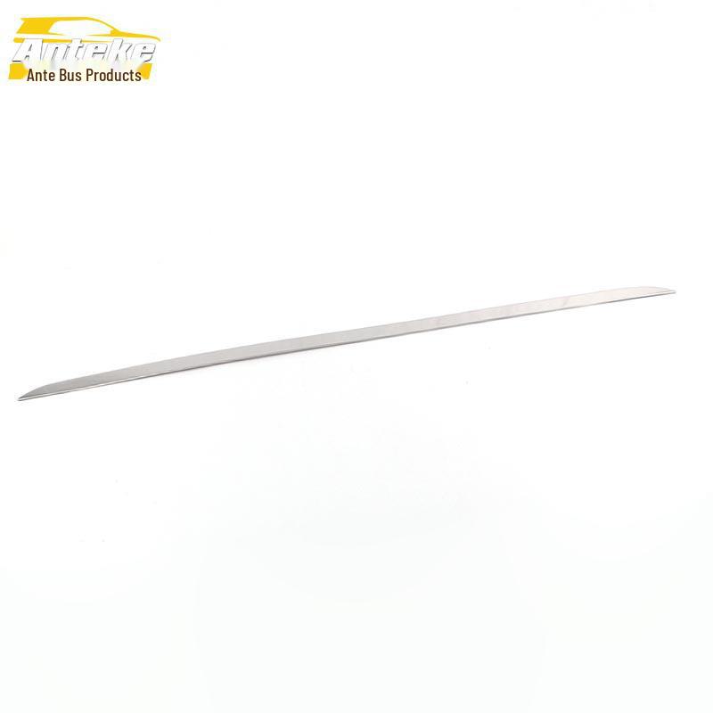 

Модификация отделки задней двери и педалей заднего бампера Tesla Model Y с яркой полосой