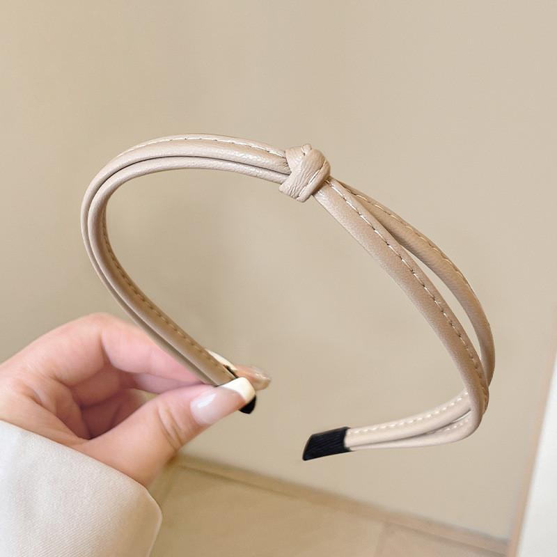 Süßes und cooles PU-Leder Stirnband mit schmalem Rand für Frauen Elegantes einfaches Gesichtswasch-Stirnband Modisches Mädchen Haarband Haar-Access