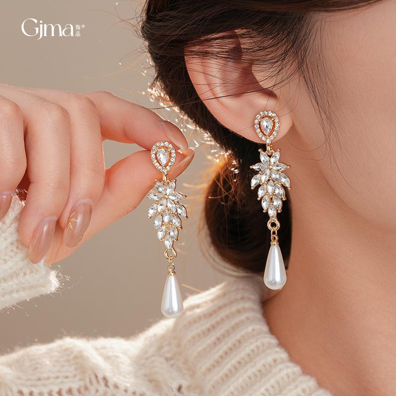 Temperament Diamond Leaf Water Drop Pearl Earrings Light Luxury Earrings European and American Earrings