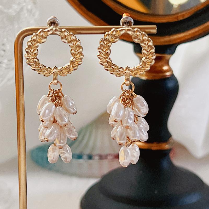 

Новое поступление Женские барочные винтажные броши с кисточками в виде листьев Ретро жемчужные значки Роскошные серьги для леди Вечеринка Ювелирные изделия Подарок