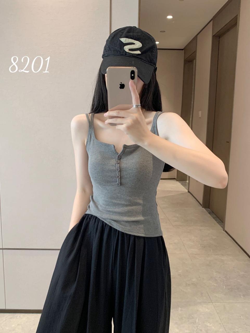 

8201# Новый осенне-зимний облегающий топ на бретелях с V-образным вырезом и пуговицами, с нагрудными вкладышами One Size (80-120 jin)