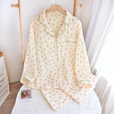 Kadın Çiçekli Krep Pijama Takımı - Uzun Kollu, Yaka Açık, Çift Katlı Gazlı Bez, İlkbahar/Sonbahar Giyim