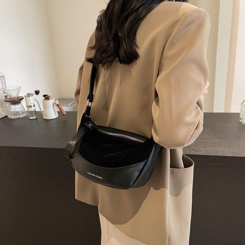 Retro soft-faced niche dumpling bag woman 2025 autumn new foreign style fashion high value sense single shoulder messenger bag woman