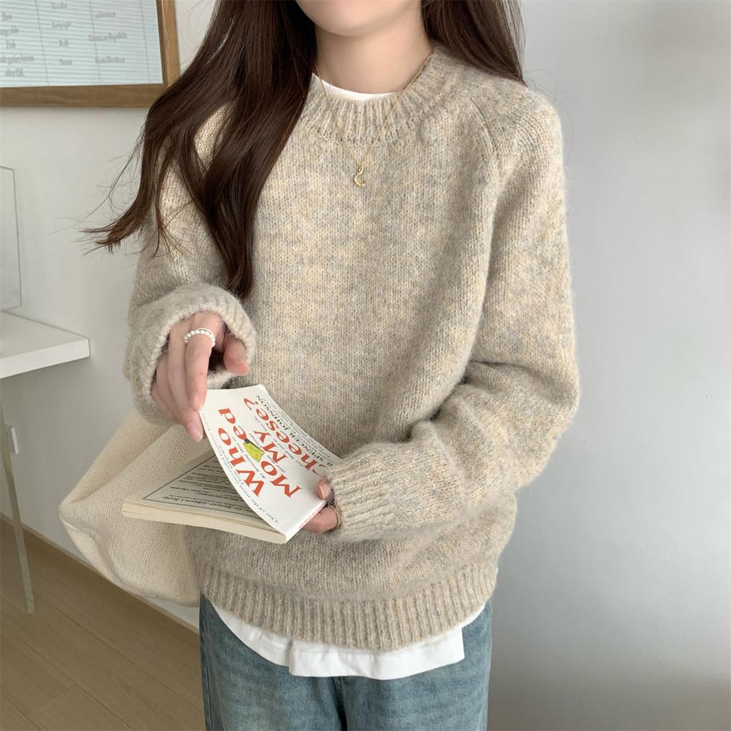 Laid-back Round-neck Pullover for Women Long-sleeved Loose Sweater for Women Solid-colored Inner Knitted Sweater for Autumn and Winter