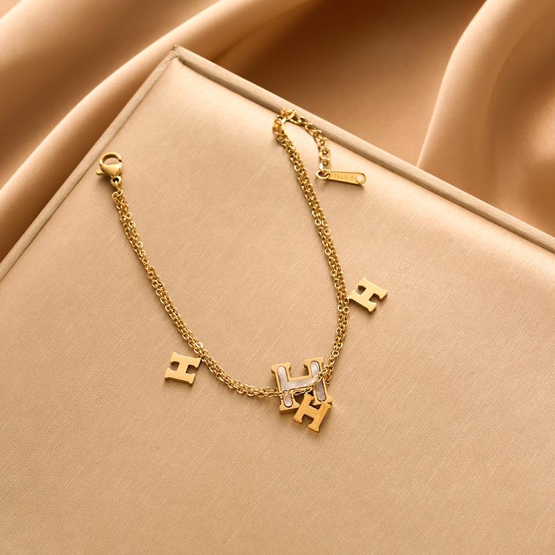 2023 Βραχιόλι από Τιτάνιο Ατσάλι με Διπλή Αλυσίδα και Μενταγιόν Η - Μοντέρνο, Ανθεκτικό, Απλός Σχεδιασμός