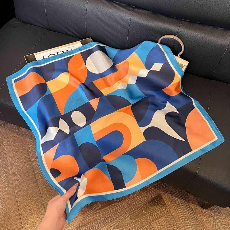 New 71 * 71cm Korean version small square scarf women's silk scarf spring and summer thin sunscreen scarf neck protection tied bag headband scarf