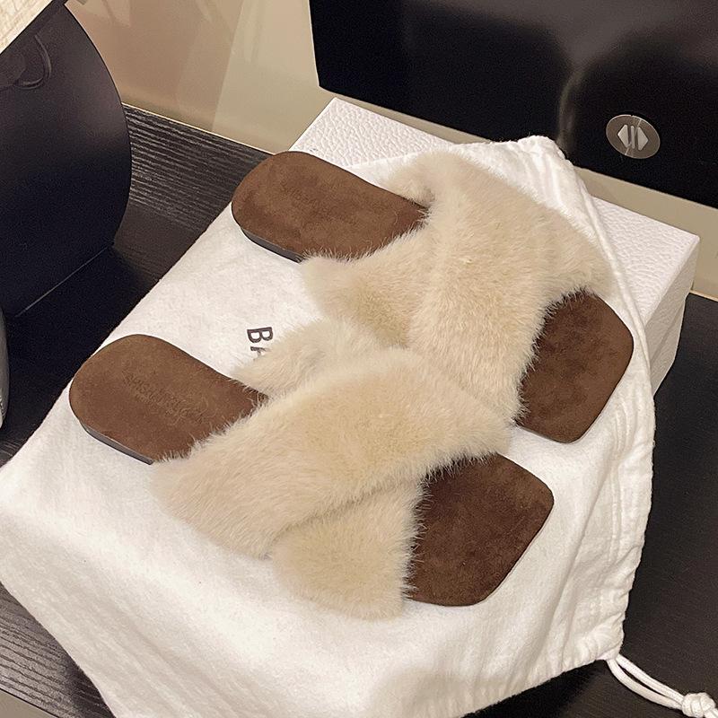 Internet celebrity flat bottom fluffy slippers women wear 2025 autumn and winter new high-end one-word drag pregnant women home cotton slippers