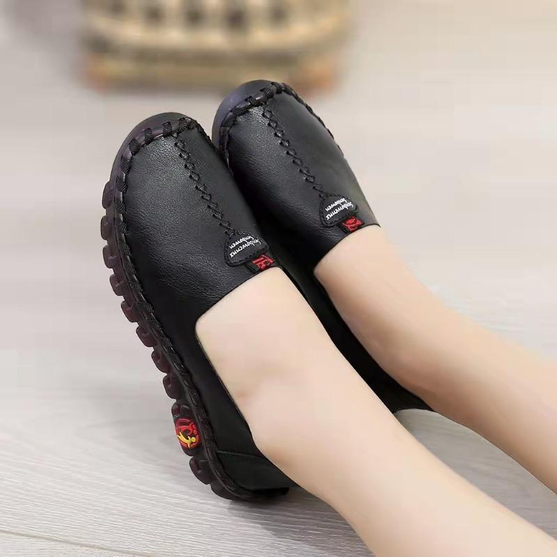 Spring and summer new soft-soled mother shoes soft-soled not tired feet beef tendons flat-soled large size 43 leather casual women's shoes