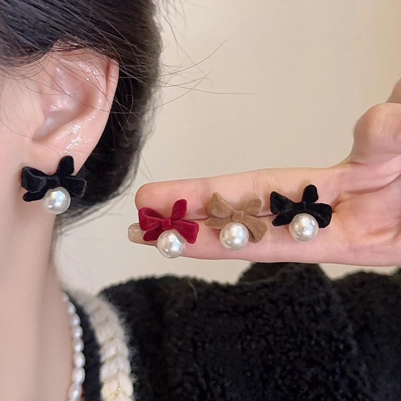 Elegant Retro Red Bow & Pearl No-Piercing Ear Clips