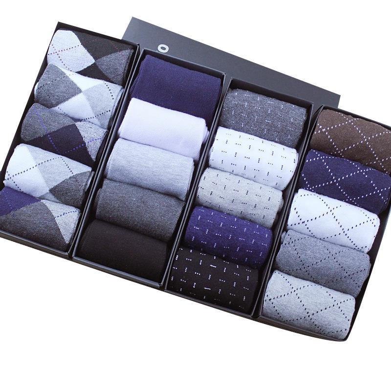 Men's Mid-Calf Cotton Socks - 5 Pairs Boxed Breathable, Sweat-Absorbent, Warm, Solid Colors for Autumn & Winter.