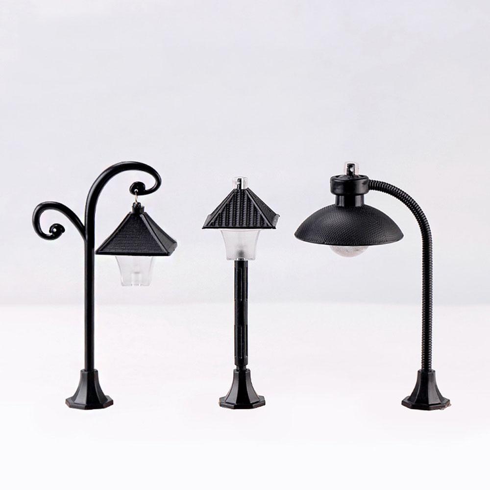 Fairy Garden Figurine Ornament Model Lamp Mini Road Light Model Miniatures Resin Craft Retro LED Street Lamp Figurine Home Decor