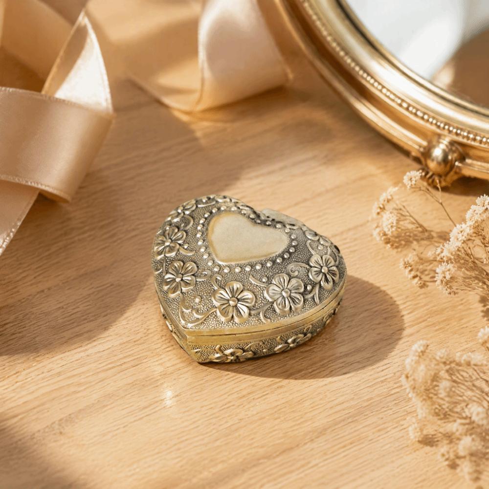 Heart Shape Vintage Jewelry Box Metal Construction Antique Jewelry Box  For Earring