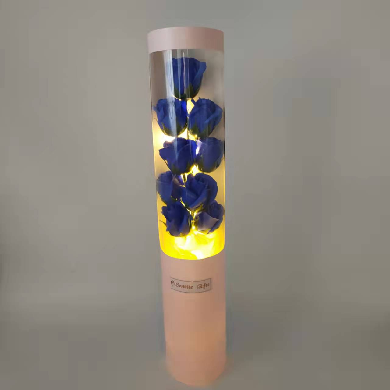 

Букет цветов из мыла в виде роз Подарок на День матери 520 Креативный подарок на день рождения Ведро для объятий из мыла в виде цветов на День святого Валентина 10*8*50cm сапфировый