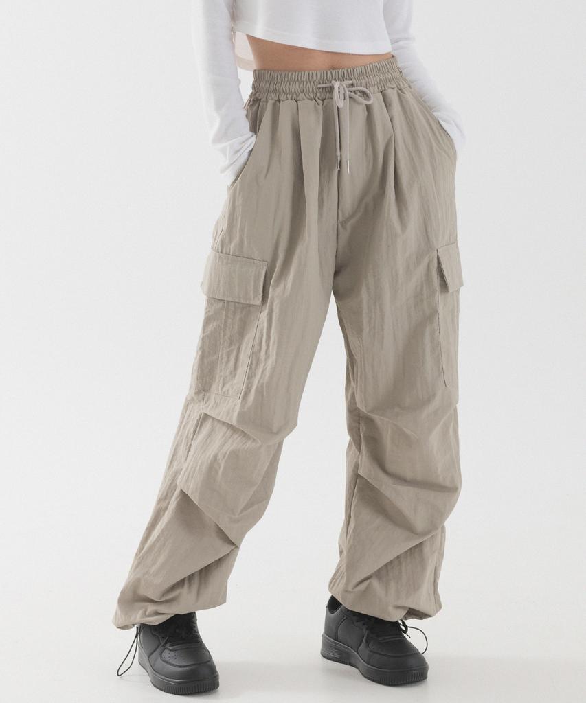 PIANER Nylon One-Pleat Cargo Parachute Pants (Beige)