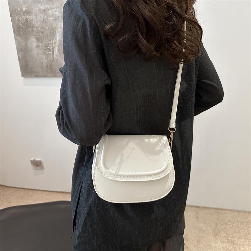 Taška Nová trendy retro sedlová taška, texturovaná messenger taška s nikaovým vzorem, jednoduchá a všestranná dámská taška přes rameno