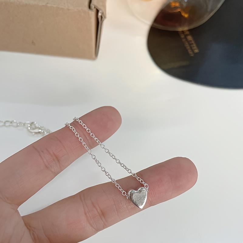 An Elegant Heart-shaped Women's Bracelet with A Fashionable and Simple Heart-shaped Design, Perfect for Women To Wear Jewelry