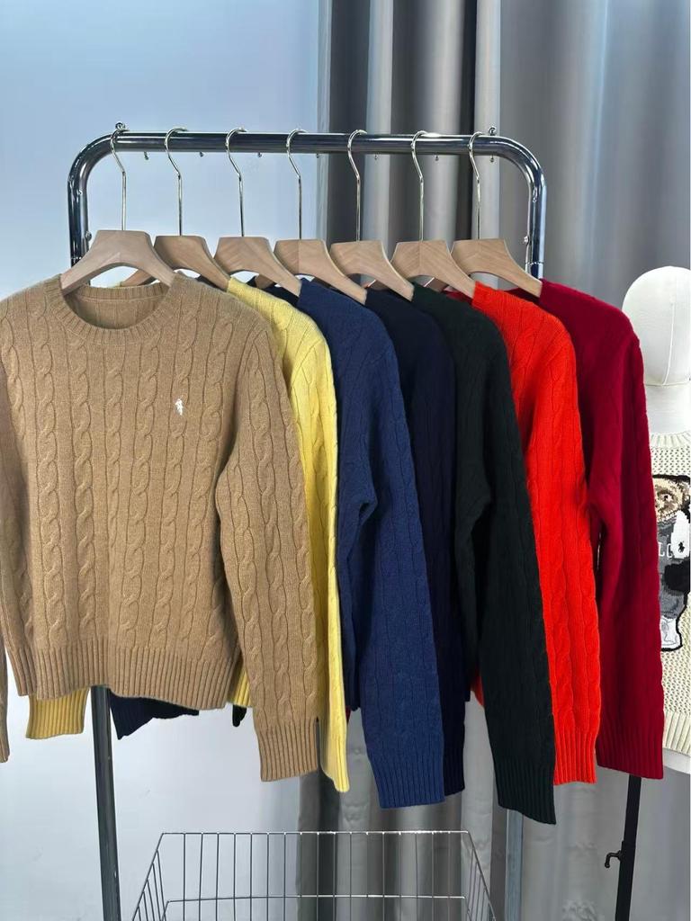 Pulover tricotat cu broderie Pony