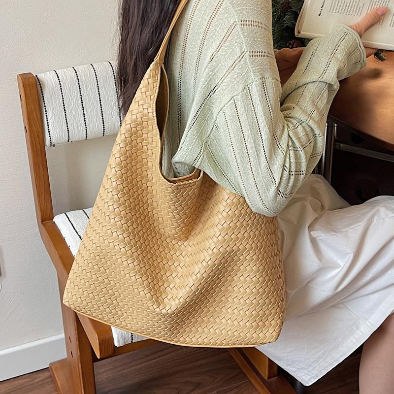 IELGY Portable Woven Pattern Bag Large Capacity Commuter Shoulder Underarm Tote Bag